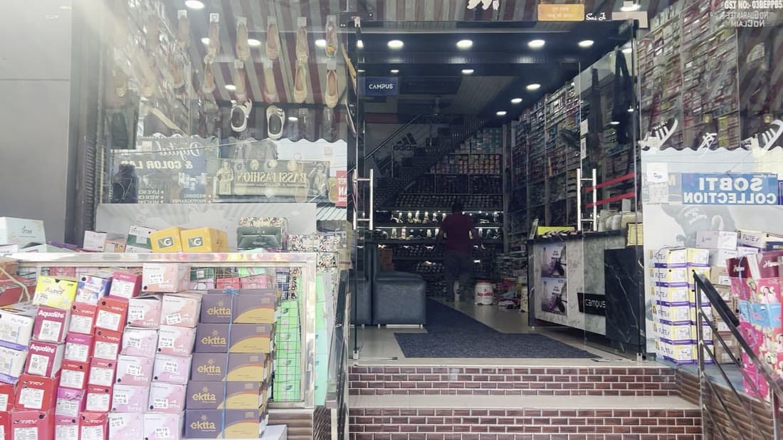 The shopfront and entrance on Jaijon Road